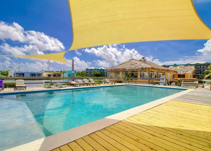 E202 Mara Laguna * San Pedro (Ambergris Caye)
